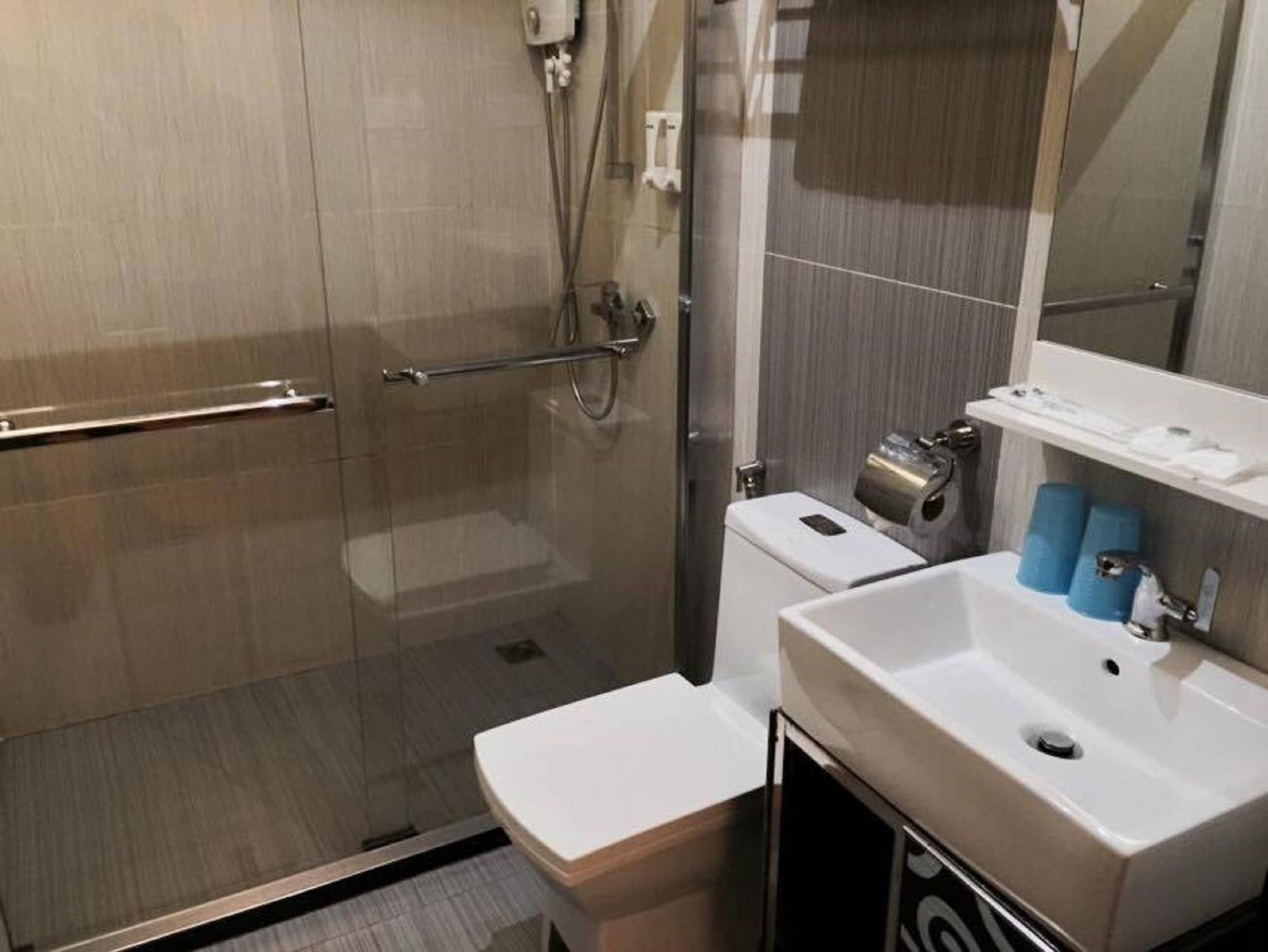 Kk Waterfront Hotel Kota Kinabalu Kültér fotó
