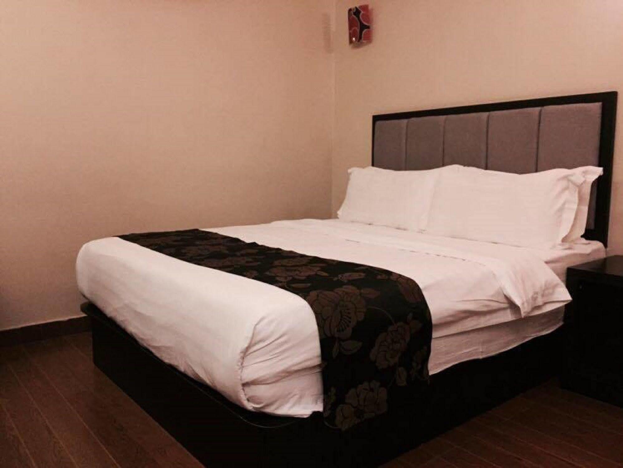 Kk Waterfront Hotel Kota Kinabalu Kültér fotó